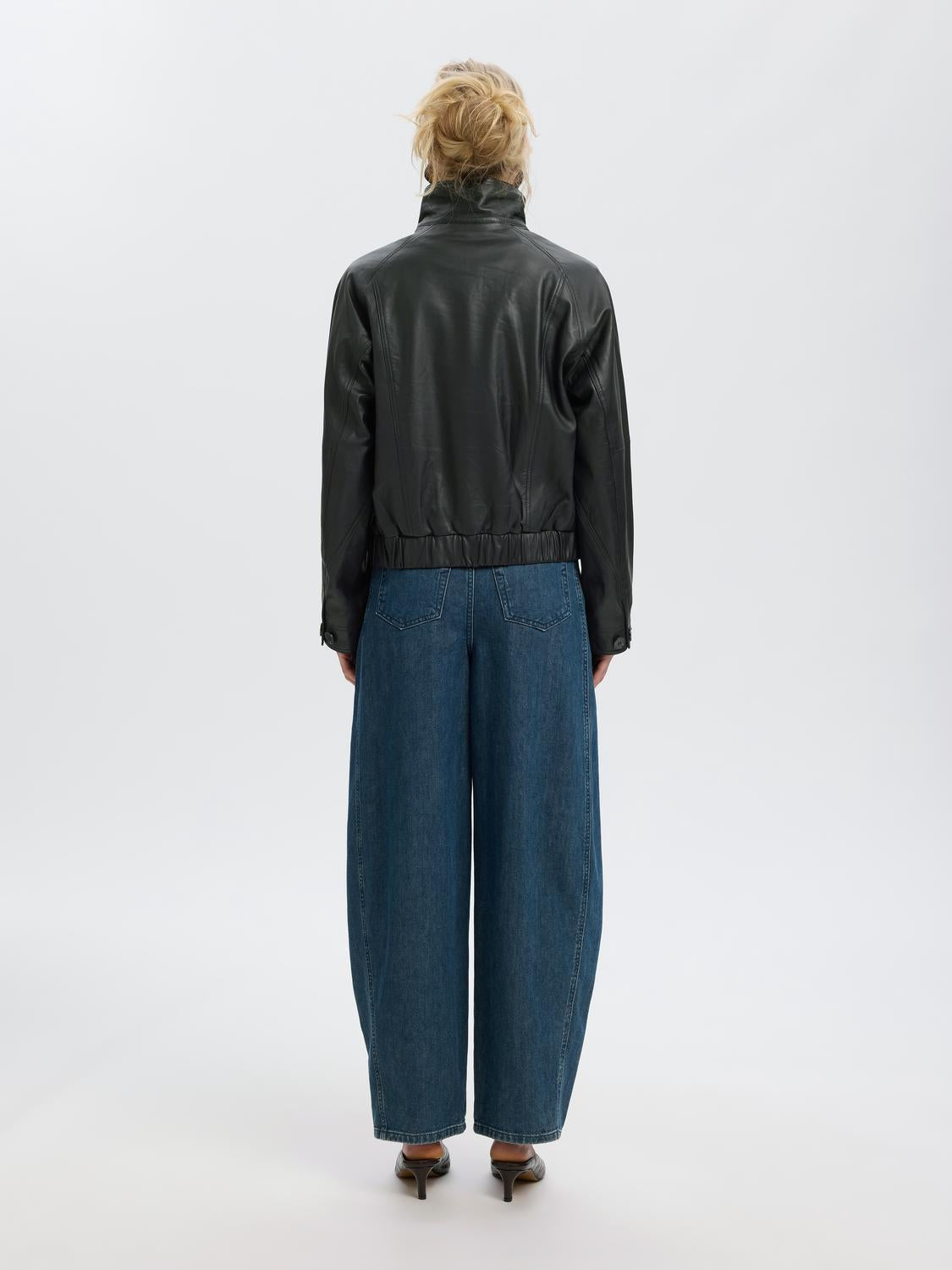 model_shot-back